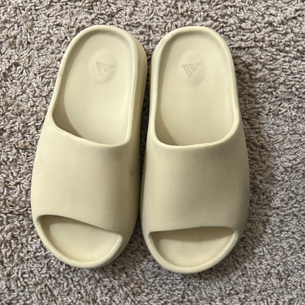 Yeezy slides tan